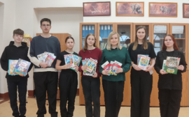 Рязанский филиал РСХБ пополнил книжный фонд школьной библиотеки
