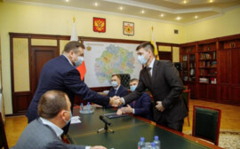 Губернатор Рязанской области Николай Любимов и генеральный директор «Россети Центр» и «Россети Центр и Приволжье» Игорь Маковский провели рабочую встречу