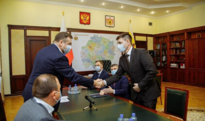 Губернатор Рязанской области Николай Любимов и генеральный директор «Россети Центр» и «Россети Центр и Приволжье» Игорь Маковский провели рабочую встречу